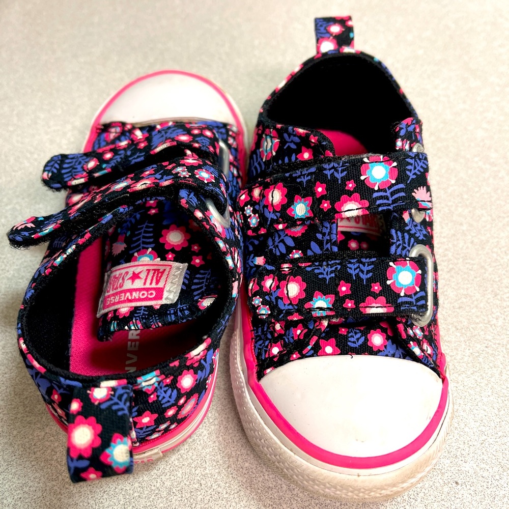 COPY - Toddler Converse shoes sz 6